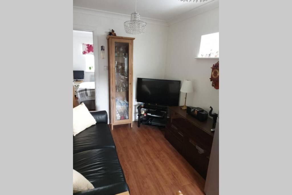 A Home Away From Home With A Big Welcome Erith Экстерьер фото