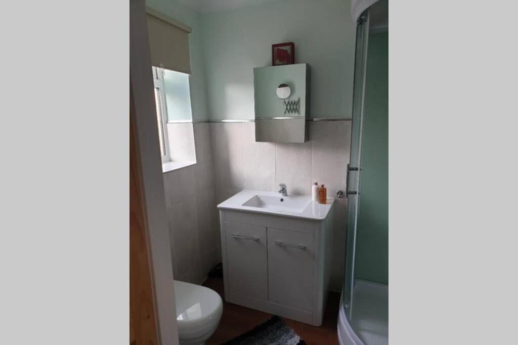 A Home Away From Home With A Big Welcome Erith Экстерьер фото