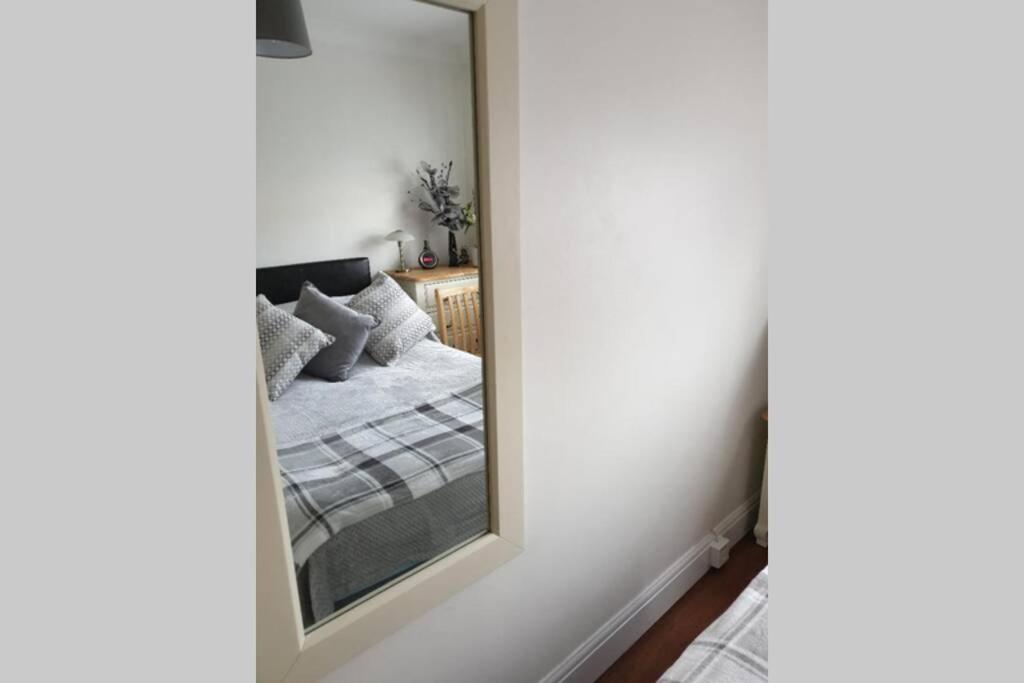 A Home Away From Home With A Big Welcome Erith Экстерьер фото